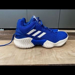 Adidas shoes/basketball shoes youth size 4